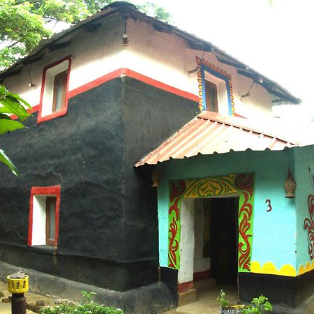 Hotel Raktokorobi Karu Gram Sri Niketan Exterior foto