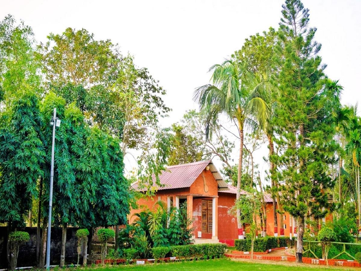 Hotel Raktokorobi Karu Gram Sri Niketan Exterior foto