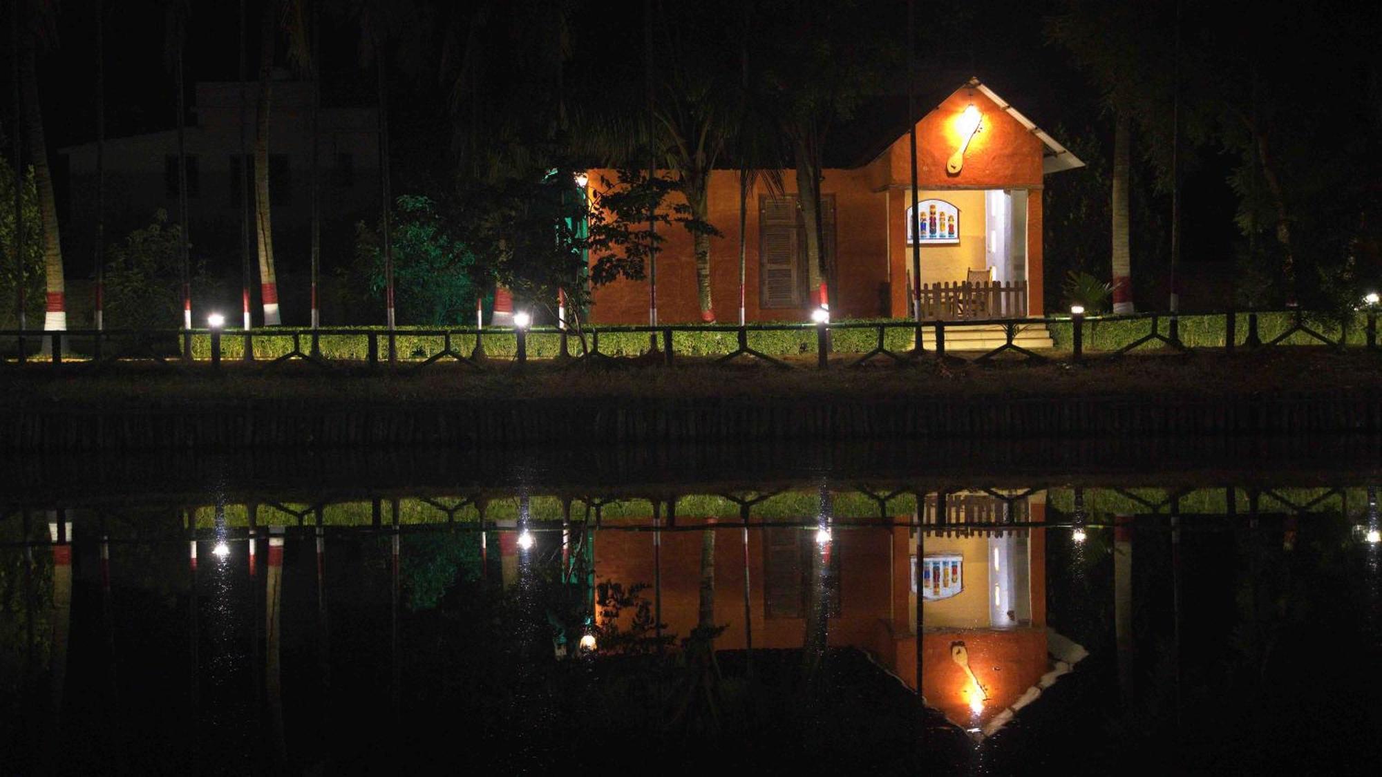 Hotel Raktokorobi Karu Gram Sri Niketan Exterior foto