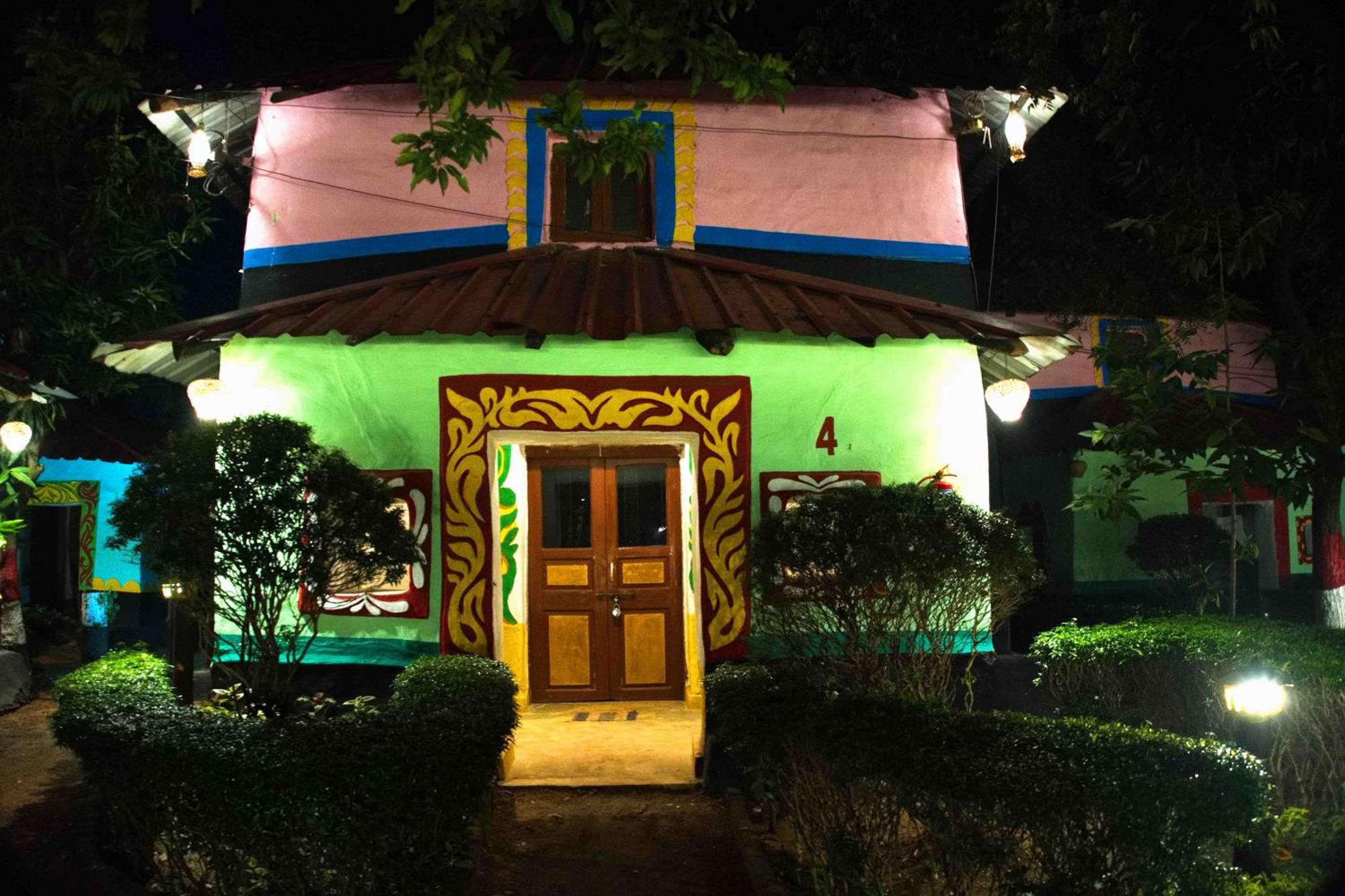 Hotel Raktokorobi Karu Gram Sri Niketan Exterior foto