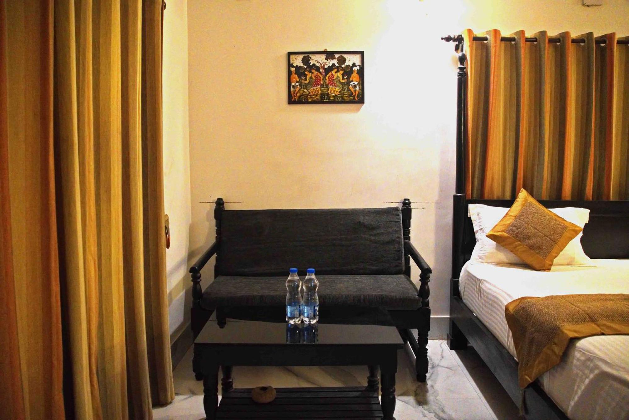 Hotel Raktokorobi Karu Gram Sri Niketan Exterior foto